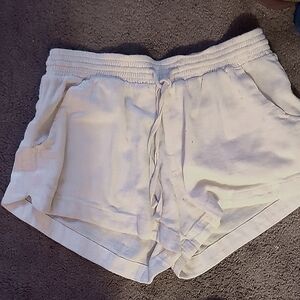 Basic white shorts